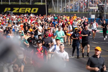 Budapeşte, Macaristan. Macar Pisti. 21 Temmuz 2024. Formula 1 Dünya Şampiyonu. Macaristan Grand Prix 'si. Yarış. Yarışın sonunda F1 taraftarları.