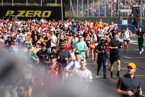 Budapeşte, Macaristan. Macar Pisti. 21 Temmuz 2024. Formula 1 Dünya Şampiyonu. Macaristan Grand Prix 'si. Yarış. Yarışın sonunda F1 taraftarları.