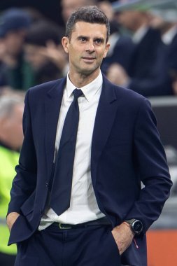 Milan, İtalya. Giuseppe Meazza Stadyumu, San Siro. 27 Ekim 2024. İtalyan EniLive Futbol Şampiyonası 2024-25. Inter, Juventus 'a karşı 4-4. Thiago Motta, Koç Juventus..