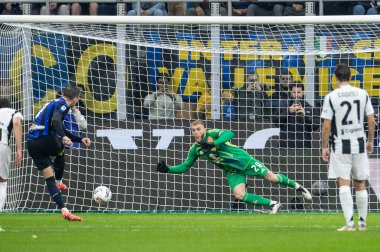Milan, İtalya. Giuseppe Meazza Stadyumu, San Siro. 27 Ekim 2024. İtalyan EniLive Futbol Şampiyonası 2024-25. Inter, Juventus 'a karşı 4-4. Michele Di Gregorio, kaleci Juventus.