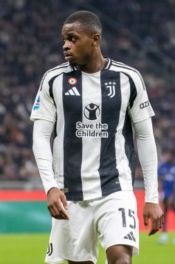 Milan, İtalya. Giuseppe Meazza Stadyumu, San Siro. 27 Ekim 2024. İtalyan EniLive Futbol Şampiyonası 2024-25. Inter, Juventus 'a karşı 4-4. Pierre Kalulu, Juventus.