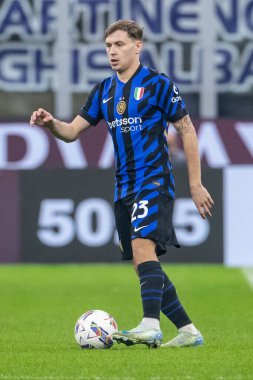 Milan, İtalya. Giuseppe Meazza Stadyumu, San Siro. 27 Ekim 2024. İtalyan EniLive Futbol Şampiyonası 2024-25. Inter, Juventus 'a karşı 4-4. Nicolo Barella, Inter..