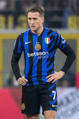 Milan, İtalya. Giuseppe Meazza Stadyumu, San Siro. 27 Ekim 2024. İtalyan EniLive Futbol Şampiyonası 2024-25. Inter, Juventus 'a karşı 4-4. Piotr Zielinski, Inter.