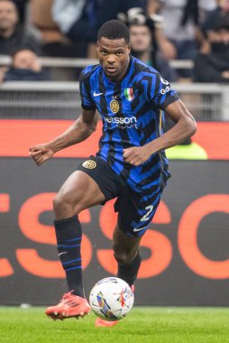 Milan, İtalya. Giuseppe Meazza Stadyumu, San Siro. 27 Ekim 2024. İtalyan EniLive Futbol Şampiyonası 2024-25. Inter, Juventus 'a karşı 4-4. Denzel Dumfries, Inter.
