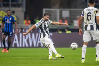 Milan, İtalya. Giuseppe Meazza Stadyumu, San Siro. 27 Ekim 2024. İtalyan EniLive Futbol Şampiyonası 2024-25. Inter, Juventus 'a karşı 4-4. Manuel Locatelli, Juventus.