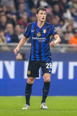Milan, İtalya. Giuseppe Meazza Stadyumu, San Siro. 27 Ekim 2024. İtalyan EniLive Futbol Şampiyonası 2024-25. Inter, Juventus 'a karşı 4-4. Benjamin Pavard, İnter.