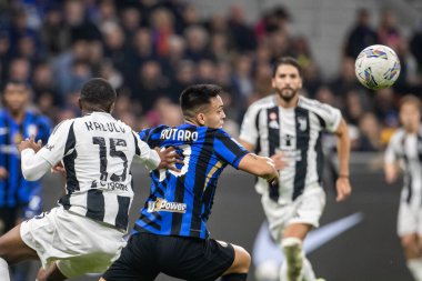 Milan, İtalya. Giuseppe Meazza Stadyumu, San Siro. 27 Ekim 2024. İtalyan EniLive Futbol Şampiyonası 2024-25. Inter, Juventus 'a karşı 4-4. Lautaro Martinez, İnter.