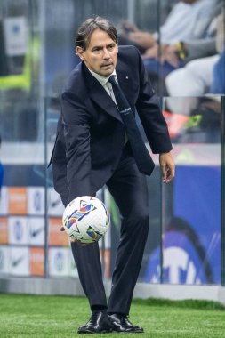 Milan, İtalya. Giuseppe Meazza Stadyumu, San Siro. 27 Ekim 2024. İtalyan EniLive Futbol Şampiyonası 2024-25. Inter, Juventus 'a karşı 4-4. Simone Inzaghi, Koç Inter..