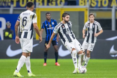 Milan, İtalya. Giuseppe Meazza Stadyumu, San Siro. 27 Ekim 2024. İtalyan EniLive Futbol Şampiyonası 2024-25. Inter, Juventus 'a karşı 4-4. Manuel Locatelli, Juventus.