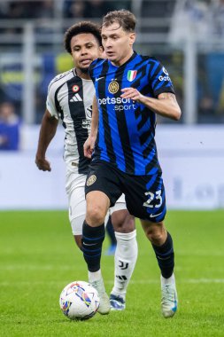 Milan, İtalya. Giuseppe Meazza Stadyumu, San Siro. 27 Ekim 2024. İtalyan EniLive Futbol Şampiyonası 2024-25. Inter, Juventus 'a karşı 4-4. Nicolo Barella, Inter..