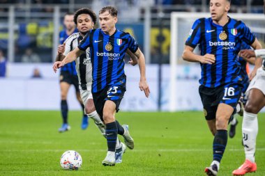 Milan, İtalya. Giuseppe Meazza Stadyumu, San Siro. 27 Ekim 2024. İtalyan EniLive Futbol Şampiyonası 2024-25. Inter, Juventus 'a karşı 4-4. Nicolo Barella, Inter..