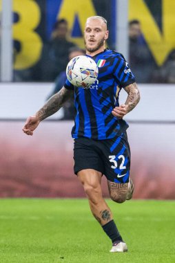 Milan, İtalya. Giuseppe Meazza Stadyumu, San Siro. 27 Ekim 2024. İtalyan EniLive Futbol Şampiyonası 2024-25. Inter, Juventus 'a karşı 4-4. Federico Dimarco, İnter.
