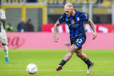 Milan, İtalya. Giuseppe Meazza Stadyumu, San Siro. 27 Ekim 2024. İtalyan EniLive Futbol Şampiyonası 2024-25. Inter, Juventus 'a karşı 4-4. Federico Dimarco, İnter.