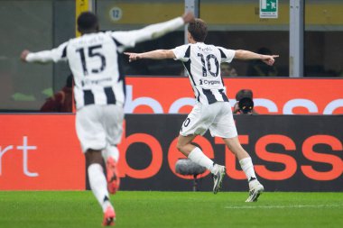 Milan, İtalya. Giuseppe Meazza Stadyumu, San Siro. 27 Ekim 2024. İtalyan EniLive Futbol Şampiyonası 2024-25. Inter, Juventus 'a karşı 4-4. Kenan Yıldız, Juventus, golü kutluyoruz.