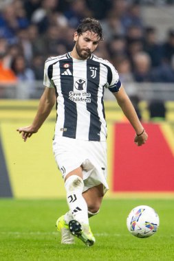 Milan, İtalya. Giuseppe Meazza Stadyumu, San Siro. 27 Ekim 2024. İtalyan EniLive Futbol Şampiyonası 2024-25. Inter, Juventus 'a karşı 4-4. Manuel Locatelli, Juventus.