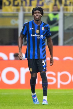 Milan, İtalya. Giuseppe Meazza Stadyumu, San Siro. 27 Ekim 2024. İtalyan EniLive Futbol Şampiyonası 2024-25. Inter, Juventus 'a karşı 4-4. Yann Bisseck, İnter.