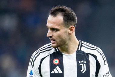 Milan, İtalya. Giuseppe Meazza Stadyumu, San Siro. 27 Ekim 2024. İtalyan EniLive Futbol Şampiyonası 2024-25. Inter, Juventus 'a karşı 4-4. Federico Gatti, Juventus.