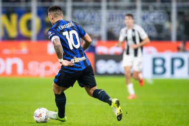 Milan, İtalya. Giuseppe Meazza Stadyumu, San Siro. 27 Ekim 2024. İtalyan EniLive Futbol Şampiyonası 2024-25. Inter, Juventus 'a karşı 4-4. Lautaro Martinez, İnter.