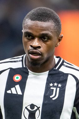 Milan, İtalya. Giuseppe Meazza Stadyumu, San Siro. 27 Ekim 2024. İtalyan EniLive Futbol Şampiyonası 2024-25. Inter, Juventus 'a karşı 4-4. Pierre Kalulu, Juventus.