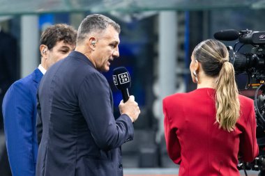 Milan, İtalya. Giuseppe Meazza Stadyumu, San Siro. 27 Ekim 2024. İtalyan EniLive Futbol Şampiyonası 2024-25. Inter, Juventus 'a karşı 4-4. Christian Vieri, eski Juventus ve Inter oyuncusu, DAZN TV yorumcusu..