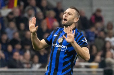 Milan, İtalya. Giuseppe Meazza Stadyumu, San Siro. 27 Ekim 2024. İtalyan EniLive Futbol Şampiyonası 2024-25. Inter ve Juventus. Stefan de Vrij, İnter.