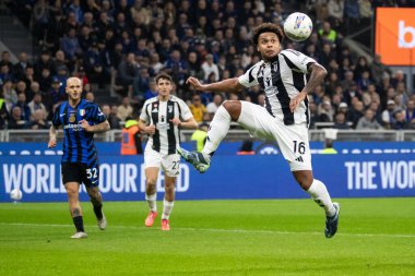 Milan, İtalya. Giuseppe Meazza Stadyumu, San Siro. 27 Ekim 2024. İtalyan EniLive Futbol Şampiyonası 2024-25. Inter ve Juventus. Weston Mckennie, Juventus.
