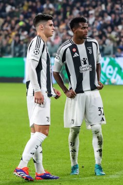 Torino, İtalya. 22 Ekim 2024. UEFa Şampiyonlar Ligi 2024-25. Juventus, VfB Stuttgart 'a karşı 0-1. Vasilije Adziç ve Juan Cabal, Juventus.