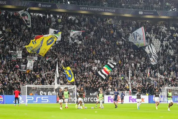 Torino, İtalya. 22 Ekim 2024. UEFa Şampiyonlar Ligi 2024-25. Juventus, VfB Stuttgart 'a karşı 0-1. Destekçiler Juventus.