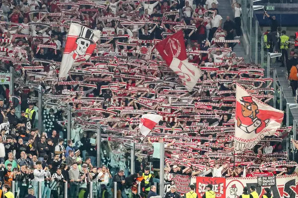 Torino, İtalya. 22 Ekim 2024. UEFa Şampiyonlar Ligi 2024-25. Juventus, VfB Stuttgart 'a karşı 0-1. Stuttgart destekçileri.