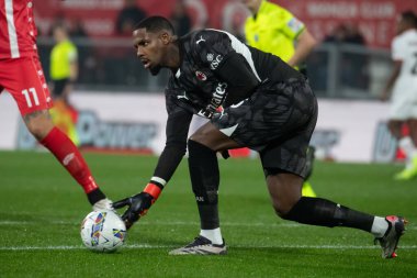 Monza, İtalya. 02-11-2024. U-Power Stadyumu. İtalyan Serisi A futbol şampiyonası 2024-25. Monza Milan 'a karşı 0-1. Mike Maignan, kaleci Milan.
