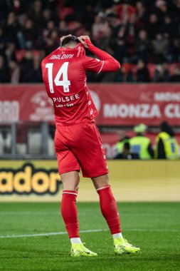 Monza, İtalya. 02-11-2024. U-Power Stadyumu. İtalyan Serisi A futbol şampiyonası 2024-25. Monza Milan 'a karşı 0-1. Daniel Maldini, golü kaçırdıktan sonra hayal kırıklığına uğradı.