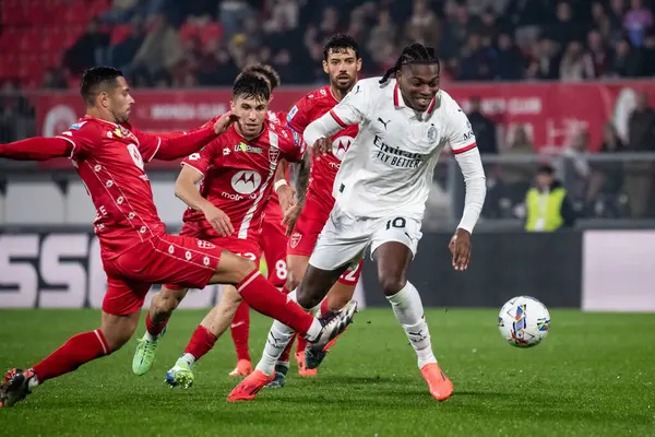 Monza, İtalya. 02-11-2024. U-Power Stadyumu. İtalyan Serisi A futbol şampiyonası 2024-25. Monza Milan 'a karşı 0-1. Rafael Leao, Milan.