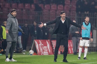 Monza, İtalya. 02-11-2024. U-Power Stadyumu. İtalyan Serisi A futbol şampiyonası 2024-25. Monza Milan 'a karşı 0-1. Paulo Fonseca, antrenör Milan, maç boyunca gergin..