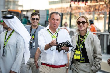 Yas Adası, Abu Dabi. 6-8 Aralık 2024. F1 Abu Dabi Grand Prix 'si. Çayırda görülen aktris Uma Thurman..