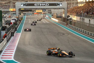 Yas Adası, Abu Dabi. 6-8 Aralık 2024. F1 Abu Dabi Grand Prix 'si. Lando Norris, gruba Mclaren liderlik ediyor..