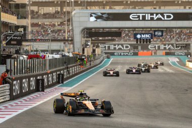 Yas Adası, Abu Dabi. 6-8 Aralık 2024. F1 Abu Dabi Grand Prix 'si. Lando Norris, gruba Mclaren liderlik ediyor..