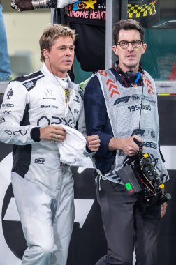 Yas Adası, Abu Dabi. 6-8 Aralık 2024. F1 Abu Dabi Grand Prix 'si. Aktör Brad Pitt ve yönetmen Joseph Kosinski F1 filminin son sahneleri üzerinde çalışıyorlar..