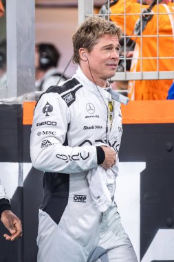 Yas Adası, Abu Dabi. 6-8 Aralık 2024. F1 Abu Dabi Grand Prix 'si. Oyuncular Brad Pitt ve Damson Idris, F1 filminin son sahneleri üzerinde çalışıyorlar..