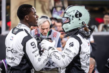 Yas Adası, Abu Dabi. 6-8 Aralık 2024. F1 Abu Dabi Grand Prix 'si. Aktör Brad Pitt F1 filminin son sahneleri üzerinde çalışıyor..