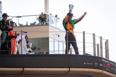 Yas Adası, Abu Dabi. 6-8 Aralık 2024. F1 Abu Dabi Grand Prix 'si. Gabriel Bortoleto, Brezilyalı, F2 Şampiyonu 2024, kutlama.