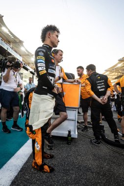 Yas Adası, Abu Dabi. 6-8 Aralık 2024. F1 Abu Dabi Grand Prix 'si. Lando Norris, Mclaren, başlangıç çizgisinde..