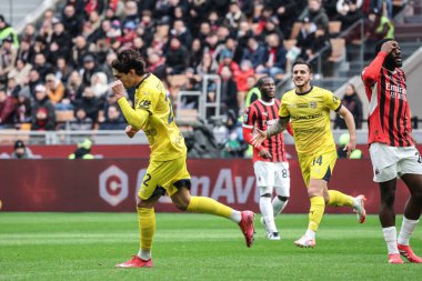 Milan, İtalya. 26 Ocak 2025. Giuseppe Meazza Stadyumu. İtalyan Serisi A Şampiyonası. Milan, Parma 'ya karşı 3-2. Matteo Cancellieri, Parma, skor 0-1 ve takım arkadaşlarıyla kutluyor.