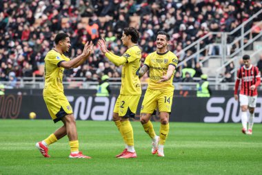 Milan, İtalya. 26 Ocak 2025. Giuseppe Meazza Stadyumu. İtalyan Serisi A Şampiyonası. Milan, Parma 'ya karşı 3-2. Matteo Cancellieri, Parma, skor 0-1 ve takım arkadaşlarıyla kutluyor.