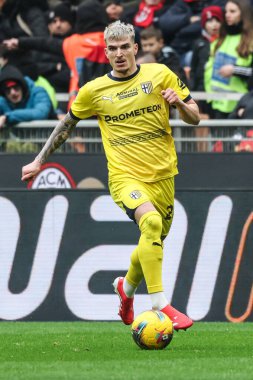 Milan, İtalya. 26 Ocak 2025. Giuseppe Meazza Stadyumu. İtalyan Serisi A Şampiyonası. Milan, Parma 'ya karşı 3-2. Valentin Mihaila, Parma.