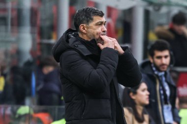 Milan, İtalya. 26 Ocak 2025. Giuseppe Meazza Stadyumu. İtalyan Serisi A Şampiyonası. Milan, Parma 'ya karşı 3-2. Sergio Conceicao, Koç Milan..