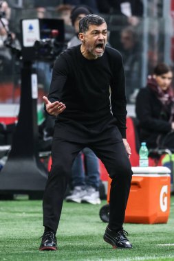 Milan, İtalya. 26 Ocak 2025. Giuseppe Meazza Stadyumu. İtalyan Serisi A Şampiyonası. Milan, Parma 'ya karşı 3-2. Sergio Conceicao, Koç Milan..