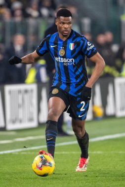Torino, İtalya. 16 Şubat 2025. İtalyan Serisi A Futbol Şampiyonası. Juventus 'a karşı Inter 1-0. Denzel Dumfries, Inter.