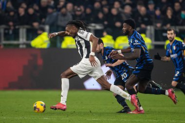 Torino, İtalya. 16 Şubat 2025. İtalyan Serisi A Futbol Şampiyonası. Juventus 'a karşı Inter 1-0. Khephren Thuram, Juventus, ardından kardeşi Marcus Thuram, Inter