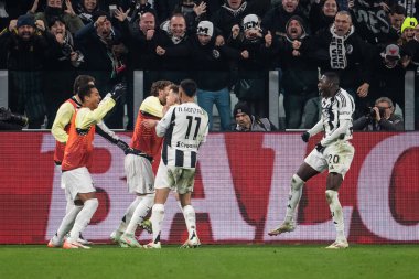 Torino, İtalya. 16 Şubat 2025. İtalyan Serisi A Futbol Şampiyonası. Juventus 'a karşı Inter 1-0. Francisco Conceicao, Juventus, golü atıp takım arkadaşlarıyla kutluyor..