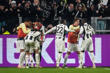 Torino, İtalya. 16 Şubat 2025. İtalyan Serisi A Futbol Şampiyonası. Juventus 'a karşı Inter 1-0. Francisco Conceicao, Juventus, golü atıp takım arkadaşlarıyla kutluyor..